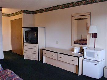 Travelodge Hotel South Colorado Springs 1703 South Nevada Ave