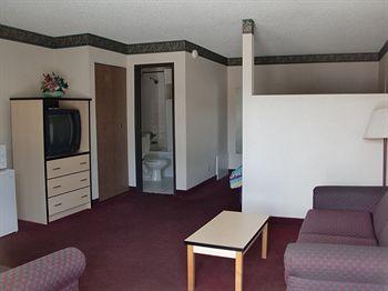 Travelodge Hotel South Colorado Springs 1703 South Nevada Ave