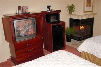 Edgewater Hotel Gatlinburg 402 River Road