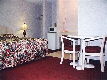 Red Carpet Inn & Suites Hammonton 700 S White Horse Pk