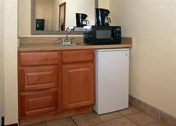 Quality Inn And Suites Hickory 1725 13th Ave. Dr., N.W.