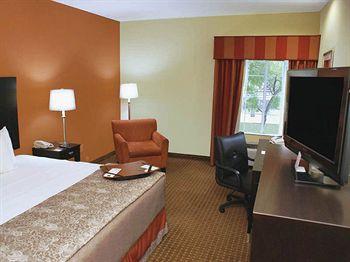 La Quinta Inn & Suites Normandy Houston 930 Normandy Street