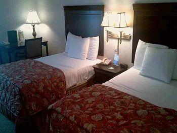 La Quinta Inn & Suites Airport Albany Latham 833 New Loudon Rd