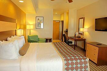 Best Western Inn & Suites Palo Alto San Antonio 12507/ 2926 SW Loop 410