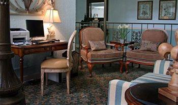 Oglethorpe Inn & Suites Savannah 7110 Hodgson Memorial Dr