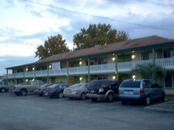 Inn on The Green Tavares 700 East Burleigh Boulevard