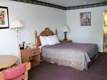 Tulsa Inn & Suites 8201 E Skelly Dr