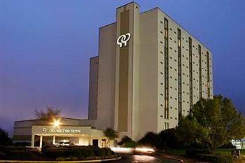 Doubletree Hotel Virginia Beach 1900 Pavilion Drive