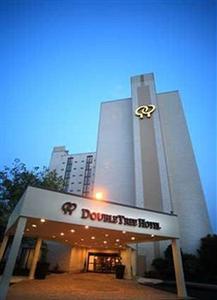 Doubletree Hotel Virginia Beach 1900 Pavilion Drive