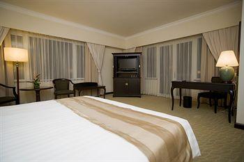 Hotel Equatorial Ho Chi Minh City 242 Tran Binh Trong District 5