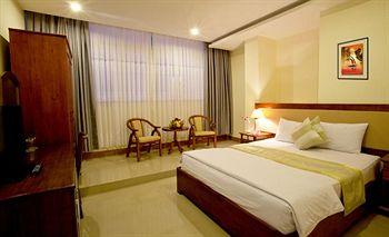 Nhat Thanh hotel Nha Trang 57-59-61Phan Boi Chau Street