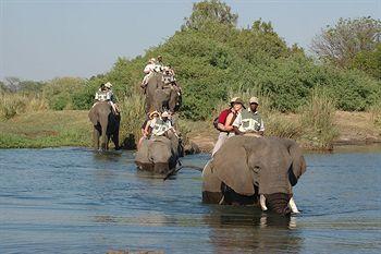 Thorn Tree River Lodge Livingstone Inside Mosi Oa Park