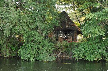 Thorn Tree River Lodge Livingstone Inside Mosi Oa Park