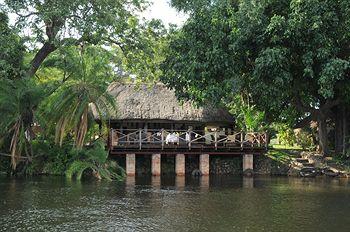 Thorn Tree River Lodge Livingstone Inside Mosi Oa Park