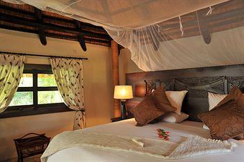 Thorn Tree River Lodge Livingstone Inside Mosi Oa Park