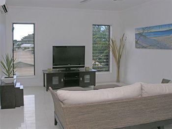 Island Views Apartments Cairns 79-81 Williams Esplanade Palm Cove