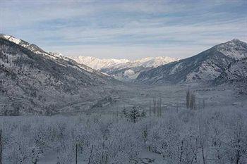 Sarthak Resorts Manali VPO Khakhnal, Left Bank, Naggar Road