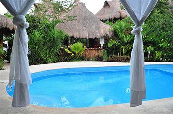 Hotel Green Tulum Calle Coba esquina Puerto Morelos SM 37, Lote4