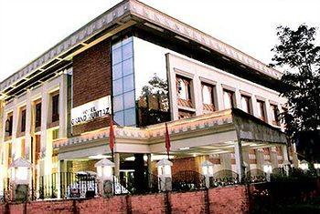 Grand Mumtaz Hotel Srinagar 11 Maulana Azad Road
