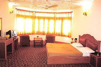 Grand Mumtaz Hotel Srinagar 11 Maulana Azad Road