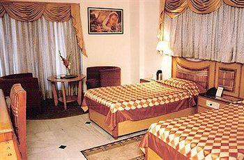 Grand Mumtaz Hotel Srinagar 11 Maulana Azad Road