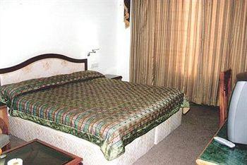 Grand Mumtaz Hotel Srinagar 11 Maulana Azad Road