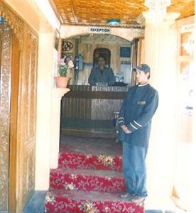 Hotel Zahgeer Continental Gulmarg 1st Point