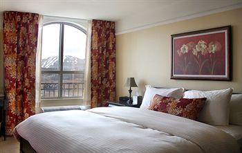 Le St. Martin Hotel & Suites Bromont 111 blvd. du Carrefour