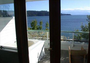 Sooke Harbour House 1528 Whiffen Spit Road