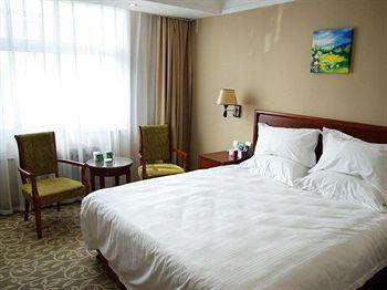 Green Tree Inn (Puyang Oil-field Headquarters) Middle Section of Daqing Road