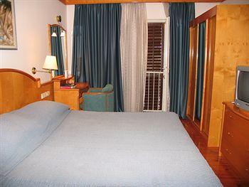 Odisej Hotel Govedari Pomena b.b.
