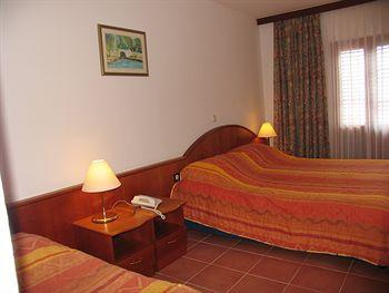 Odisej Hotel Govedari Pomena b.b.