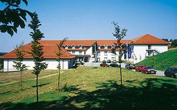 Victor's Residenz Hotel Teistungenburg Klosterweg 6-7