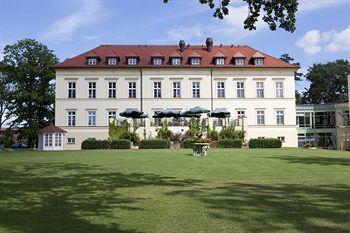 Golf Und Wellnesshotel Schloss Teschow Gutshofallee 1