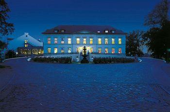 Golf Und Wellnesshotel Schloss Teschow Gutshofallee 1