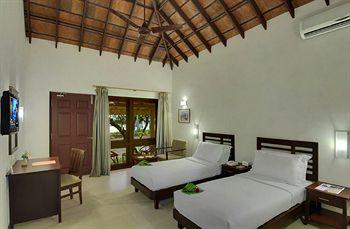 Abad Turtle Beach Resort Alleppey Varankavala, Pollathai P.O, Mararikulam