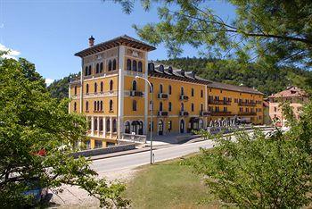 Grand Hotel Astoria Lavarone Piazza Italia, 1