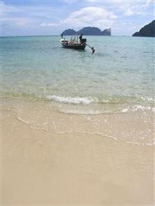 Bay View Resort Phi Phi Island 69/1 Moo 7, Laem Hin Beach