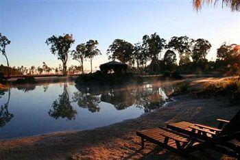 Lake Weyba Cottages Noosa 79 Clarendon Road