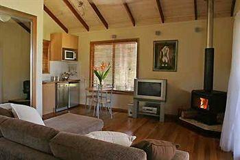 Lake Weyba Cottages Noosa 79 Clarendon Road