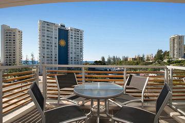 Swell Resort Gold Coast 1 Ocean Street (Cnr Highway) Burleigh Heads