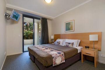 Swell Resort Gold Coast 1 Ocean Street (Cnr Highway) Burleigh Heads