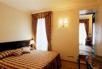 Cinquantatre Hotel Rome Via di San Basilio 53