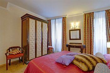 Cinquantatre Hotel Rome Via di San Basilio 53