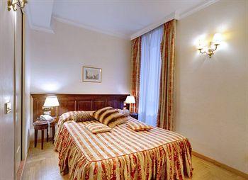 Cinquantatre Hotel Rome Via di San Basilio 53