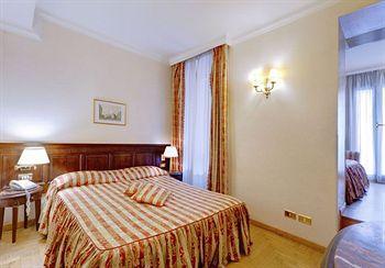 Cinquantatre Hotel Rome Via di San Basilio 53