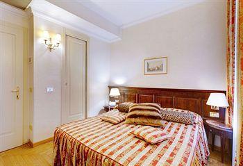 Cinquantatre Hotel Rome Via di San Basilio 53