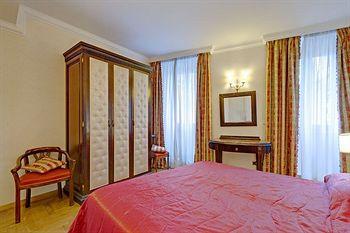 Cinquantatre Hotel Rome Via di San Basilio 53