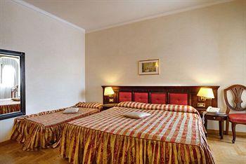 Cinquantatre Hotel Rome Via di San Basilio 53