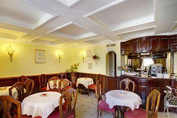 Cinquantatre Hotel Rome Via di San Basilio 53